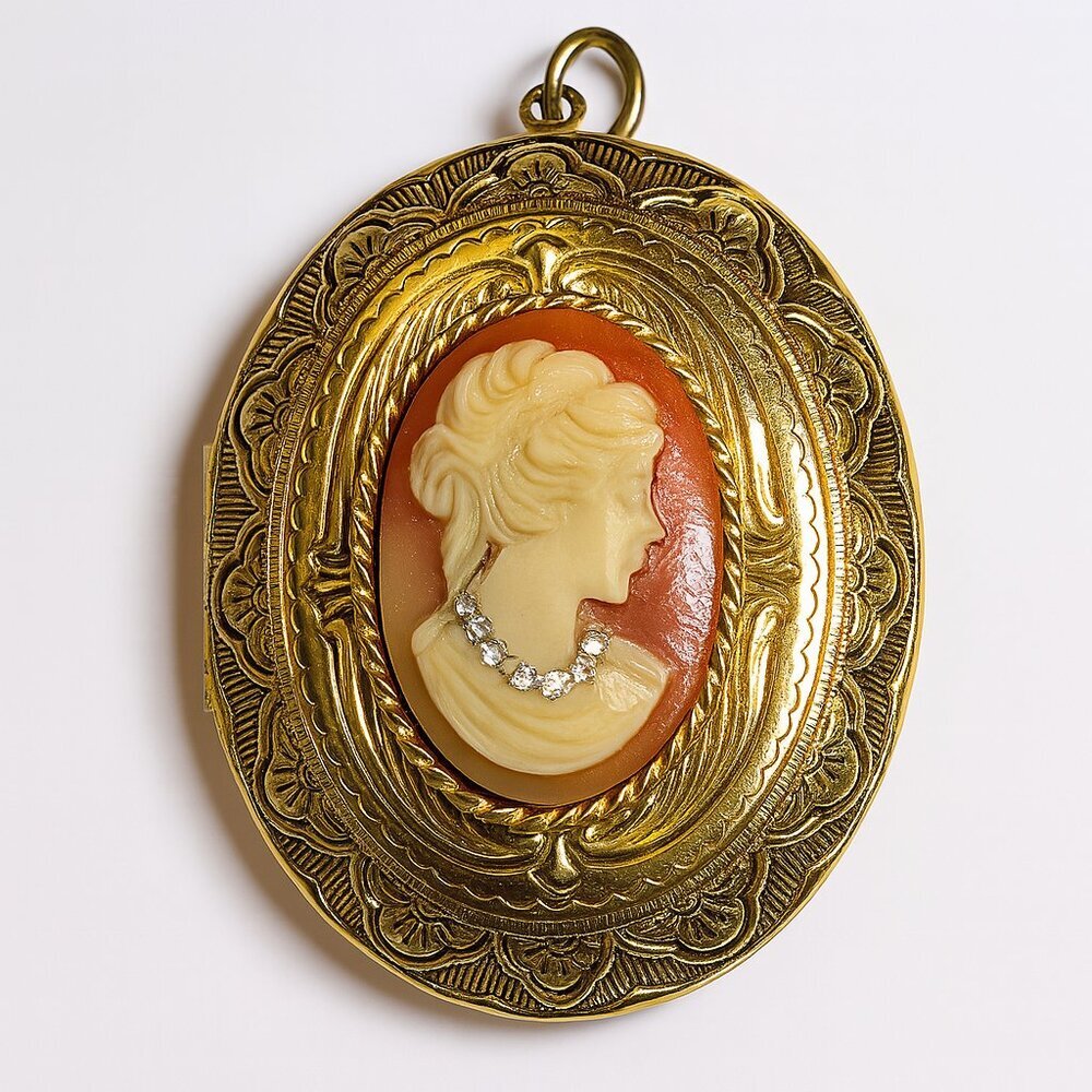 Vintage Gold Tone Victorian Style‎ Cameo Locket Pendant